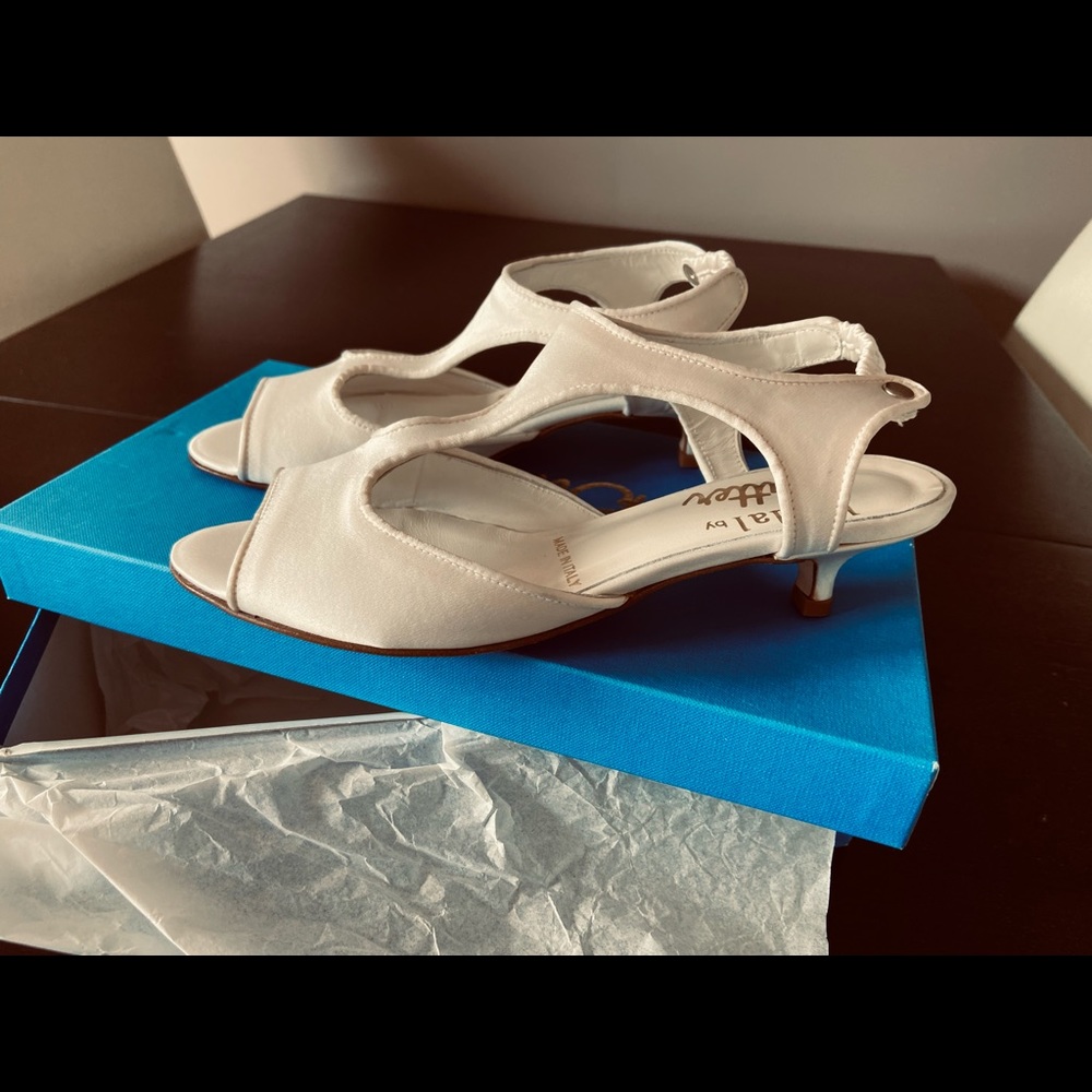 NEW NWT in box Wedding Shoes sandals off white satin size 6